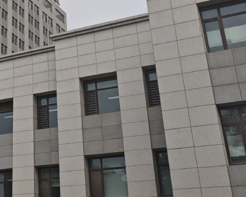 沈陽幕墻公司淺談石材幕墻的優(yōu)點(diǎn)有哪些？